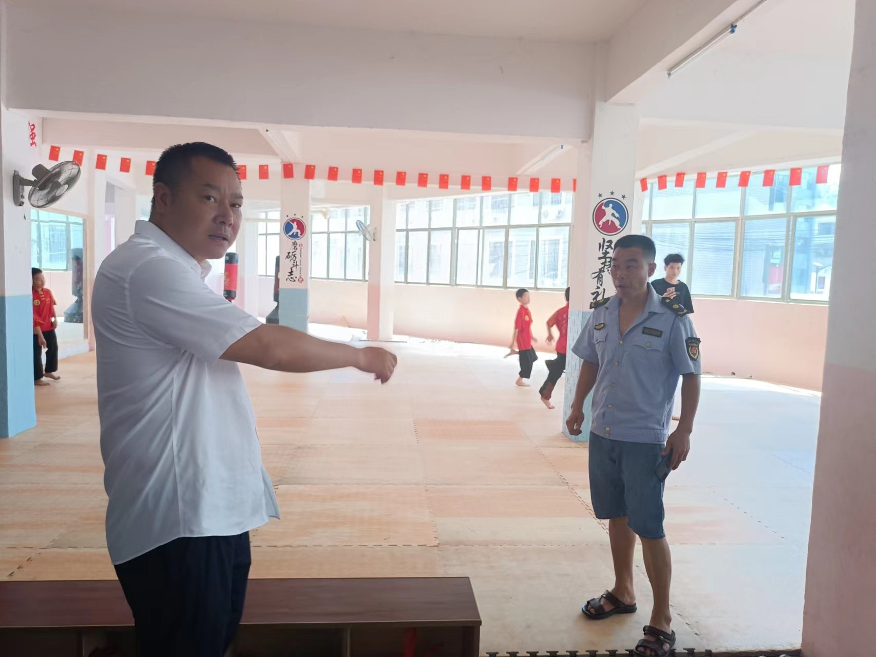 攻堅(jiān)克難，全力以赴，打好暑假期間校外違規(guī)培訓(xùn)整治攻堅(jiān)戰(zhàn)