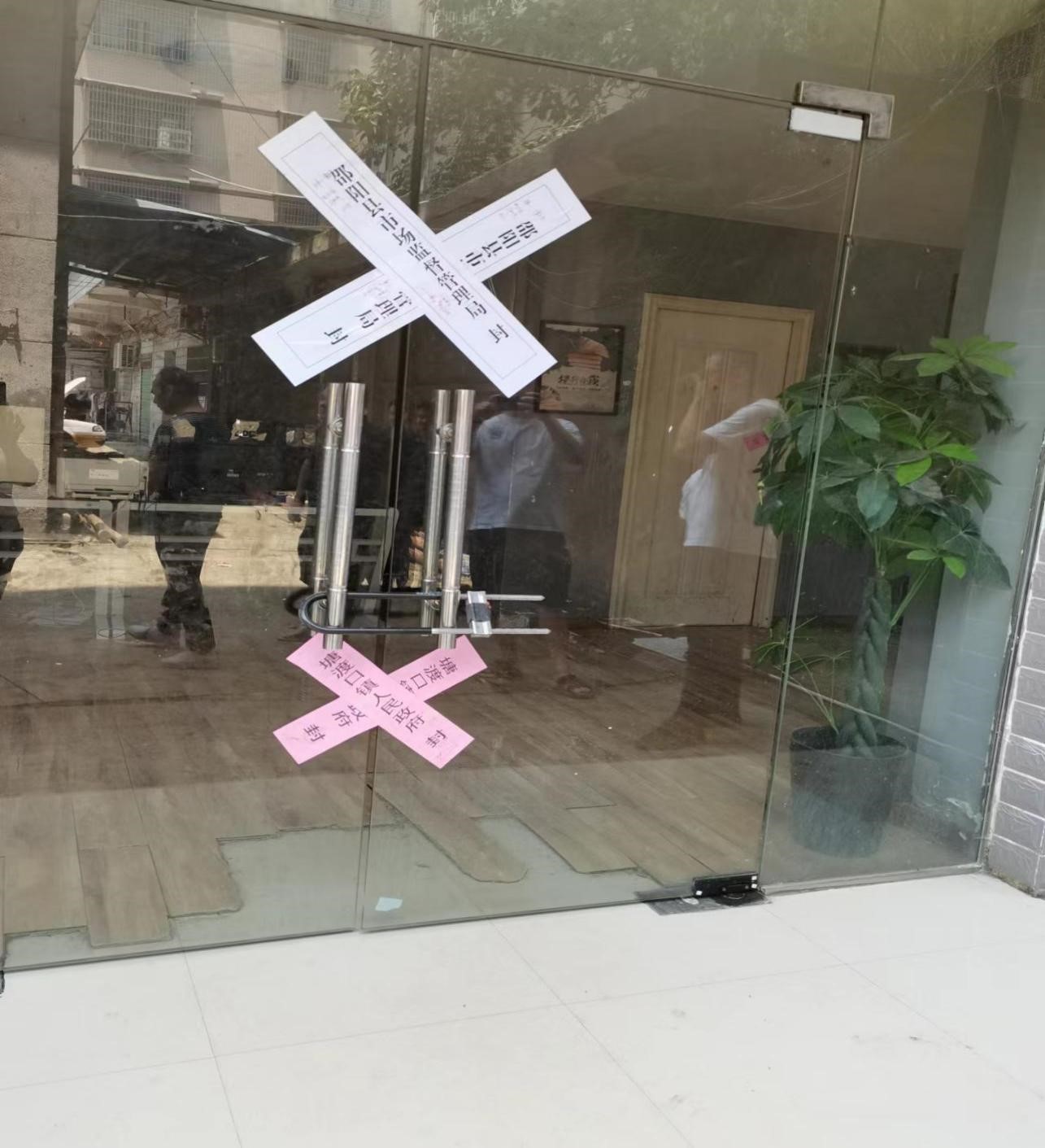 邵陽(yáng)縣：著力打好屬地整治和行業(yè)監(jiān)管“組合拳”，重拳出擊，嚴(yán)懲學(xué)科類違規(guī)培訓(xùn)。