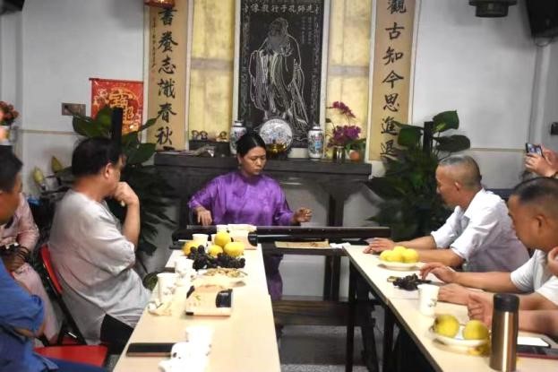 廣東省嶺南古琴文化研究院院長陳是強蒞臨邵陽縣傳授古琴文化