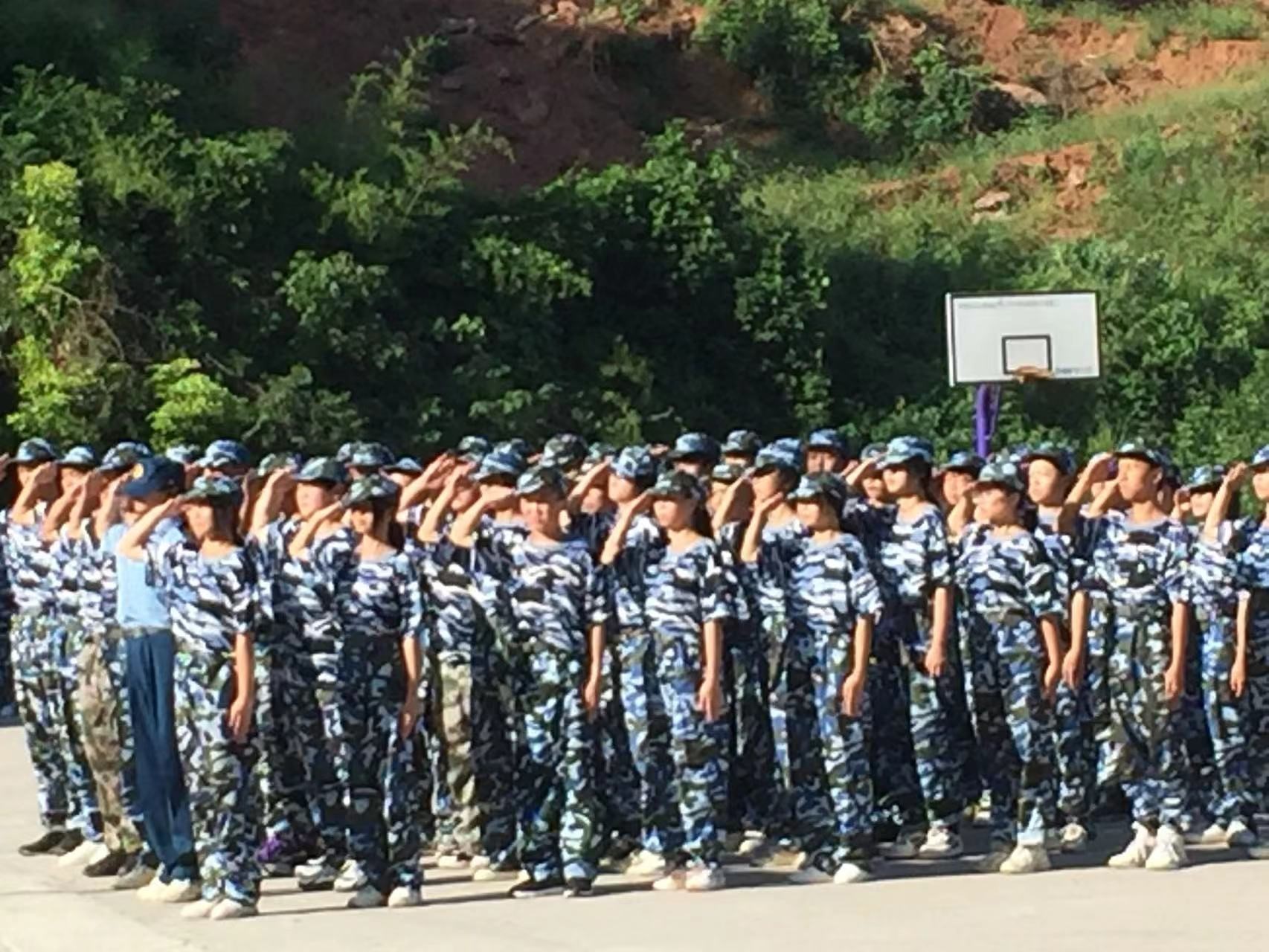 堅定強國志氣錘煉強國骨氣     -----新邵資江中學(xué)2022年新生軍訓(xùn)結(jié)束