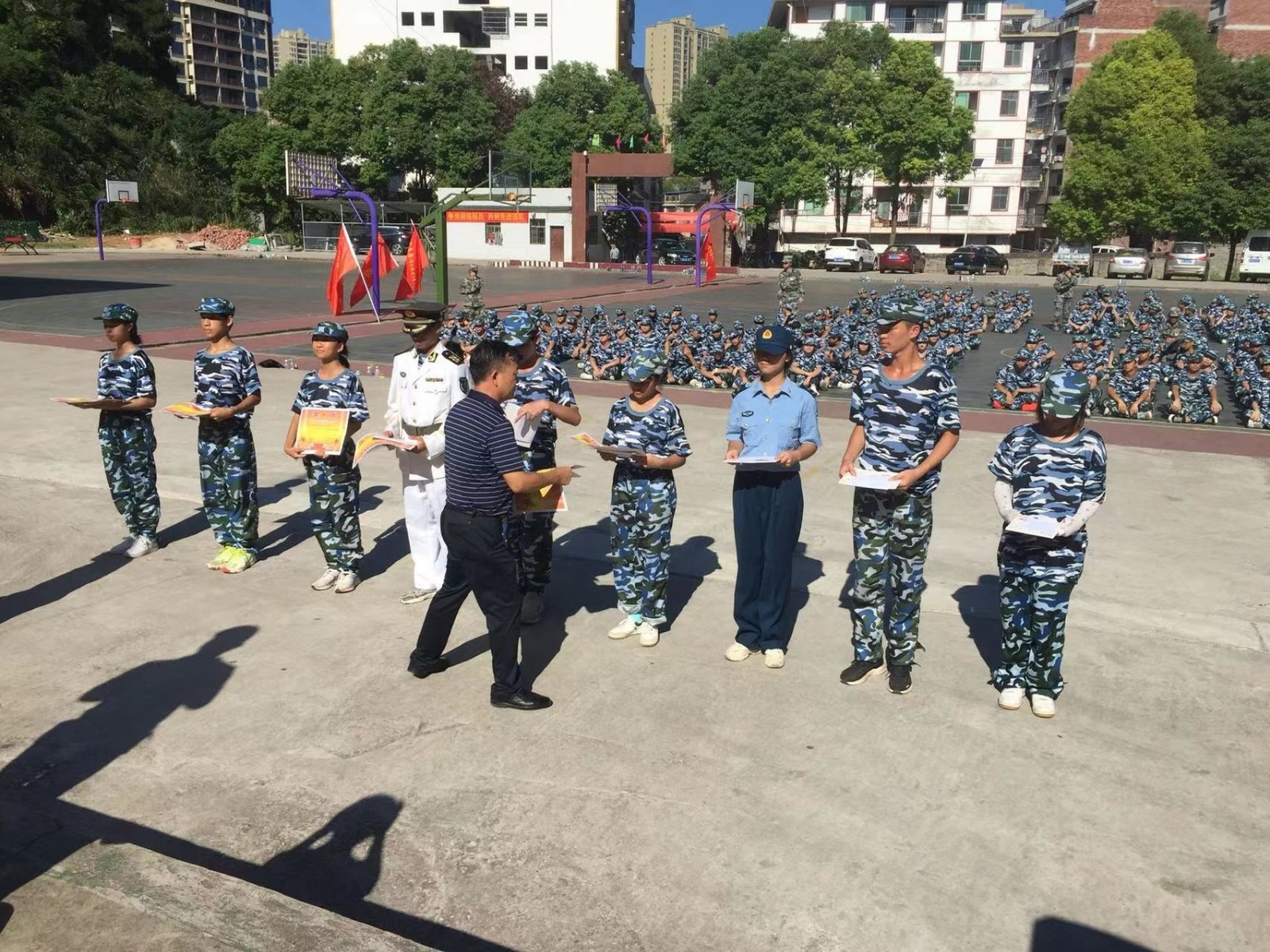 堅定強國志氣錘煉強國骨氣     -----新邵資江中學(xué)2022年新生軍訓(xùn)結(jié)束