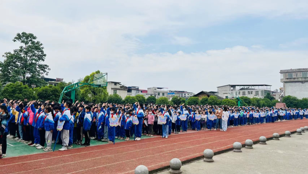 “法治宣傳進(jìn)校園，普法教育助成長(zhǎng)”——金稱市鎮(zhèn)中心完全小學(xué)“法治宣傳進(jìn)校園”活動(dòng)