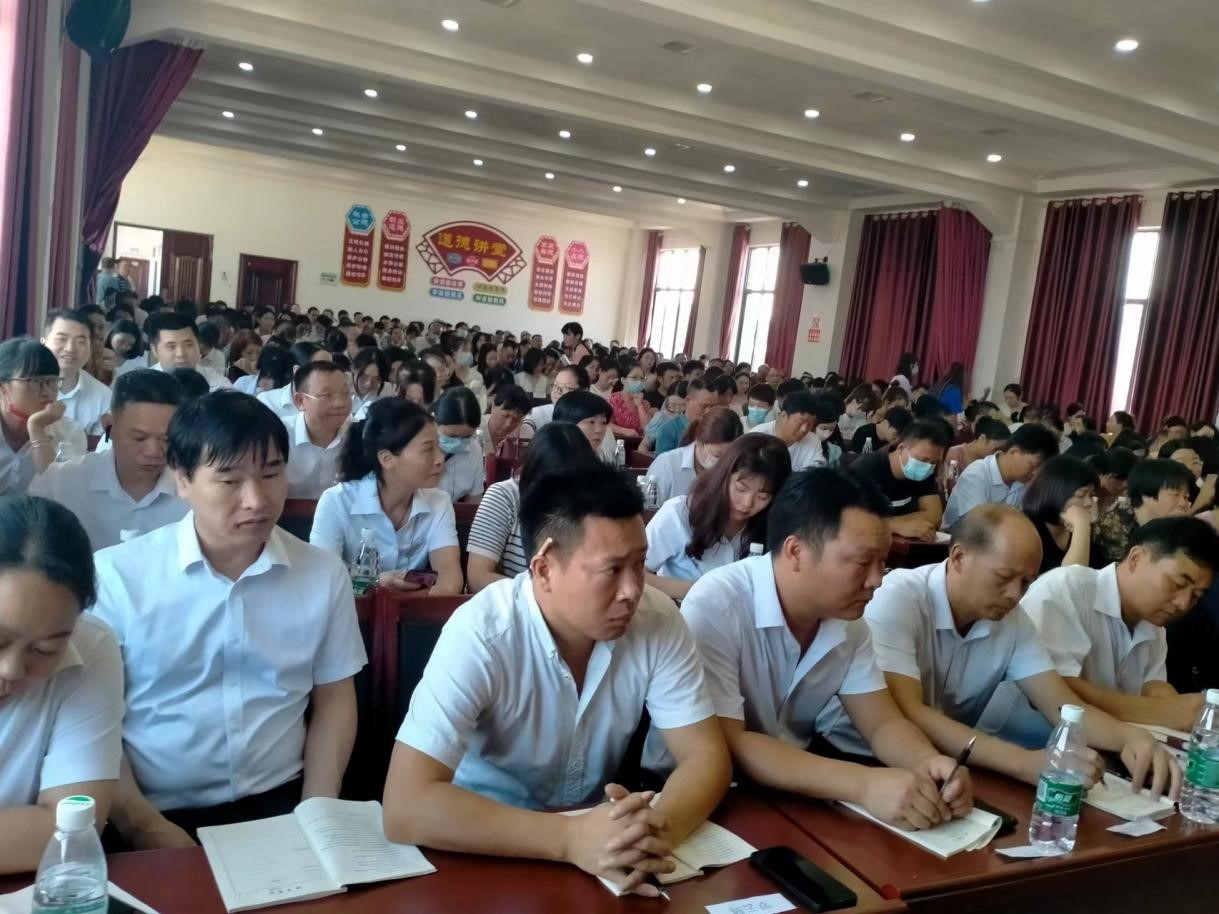 厲兵秣馬 篤信前行——   邵陽(yáng)縣白倉(cāng)鎮(zhèn)2022年暑期教師全員培訓(xùn)班動(dòng)員大會(huì)