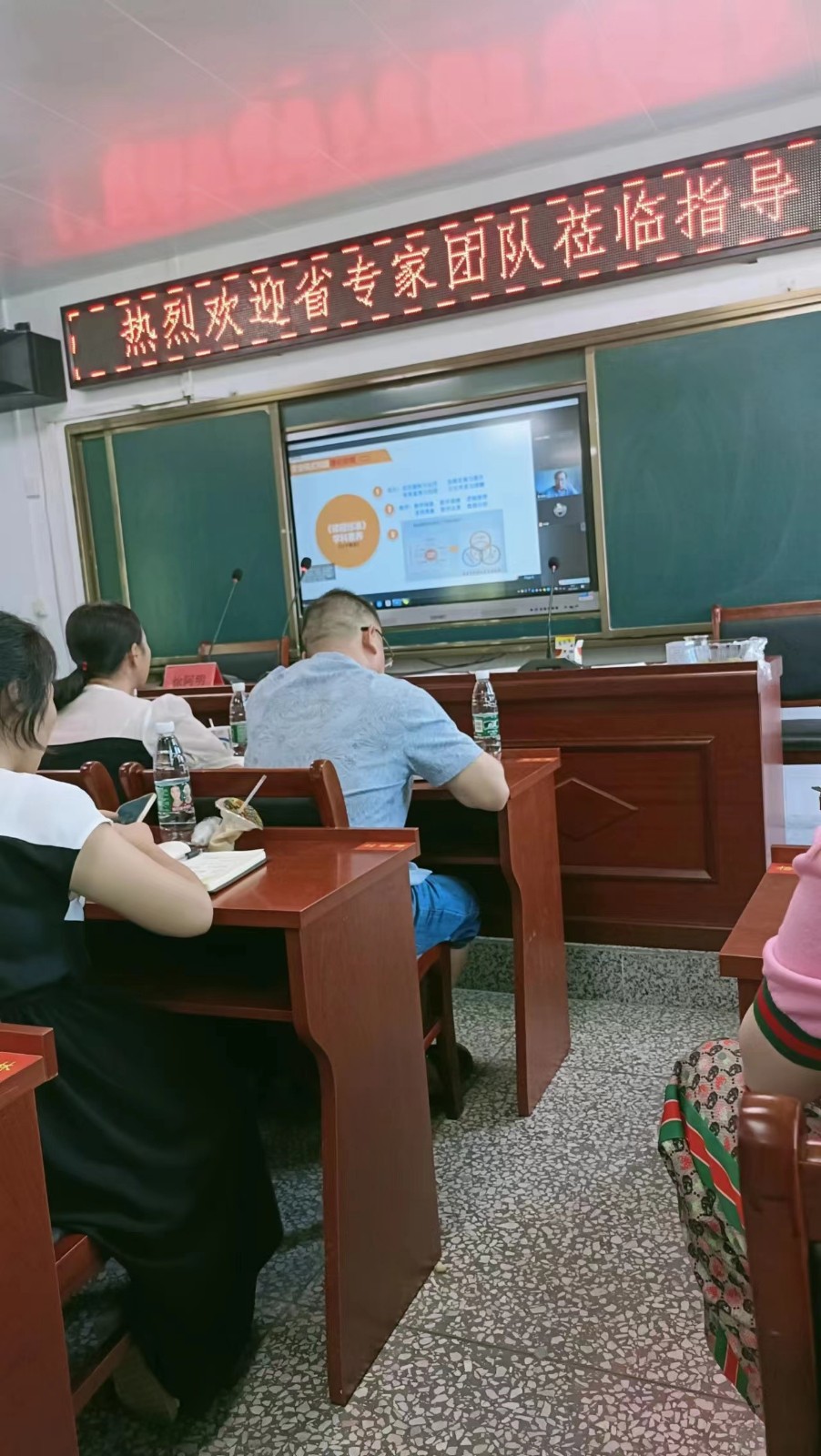 專家引領(lǐng)，聚力前行   （中篇)