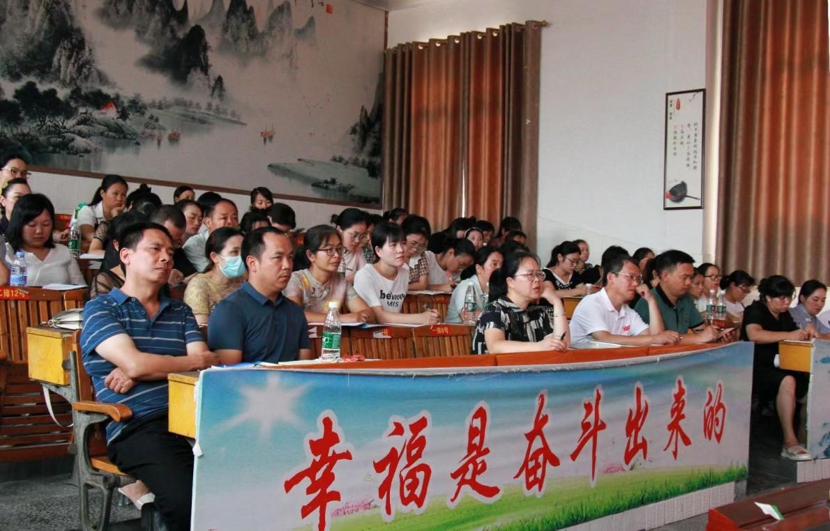 喜迎二十大、研修共成長---武岡市紅星小學(xué)開展2022年暑期校本培訓(xùn)