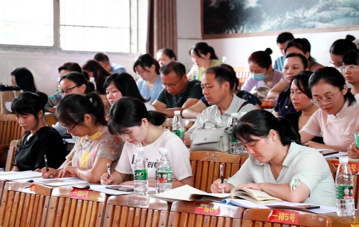 喜迎二十大、研修共成長---武岡市紅星小學(xué)開展2022年暑期校本培訓(xùn)