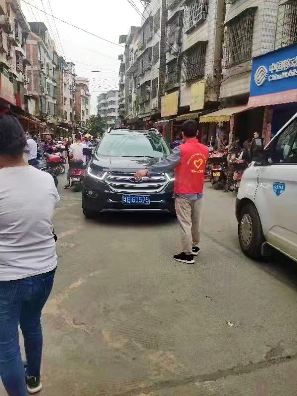 武岡市紅星小學(xué)開展校園周邊環(huán)境專項(xiàng)整治?動(dòng)