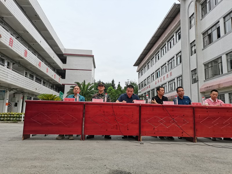 洞口四中隆重舉行2022級(jí)高一新生軍訓(xùn)開幕式