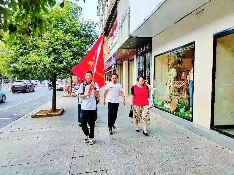 愛圓中秋月餅，情暖留守學(xué)生