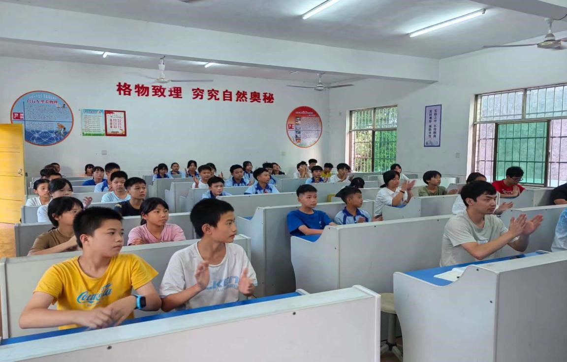 金稱市鎮(zhèn)中學舉行2022年秋季寢室長工作會議