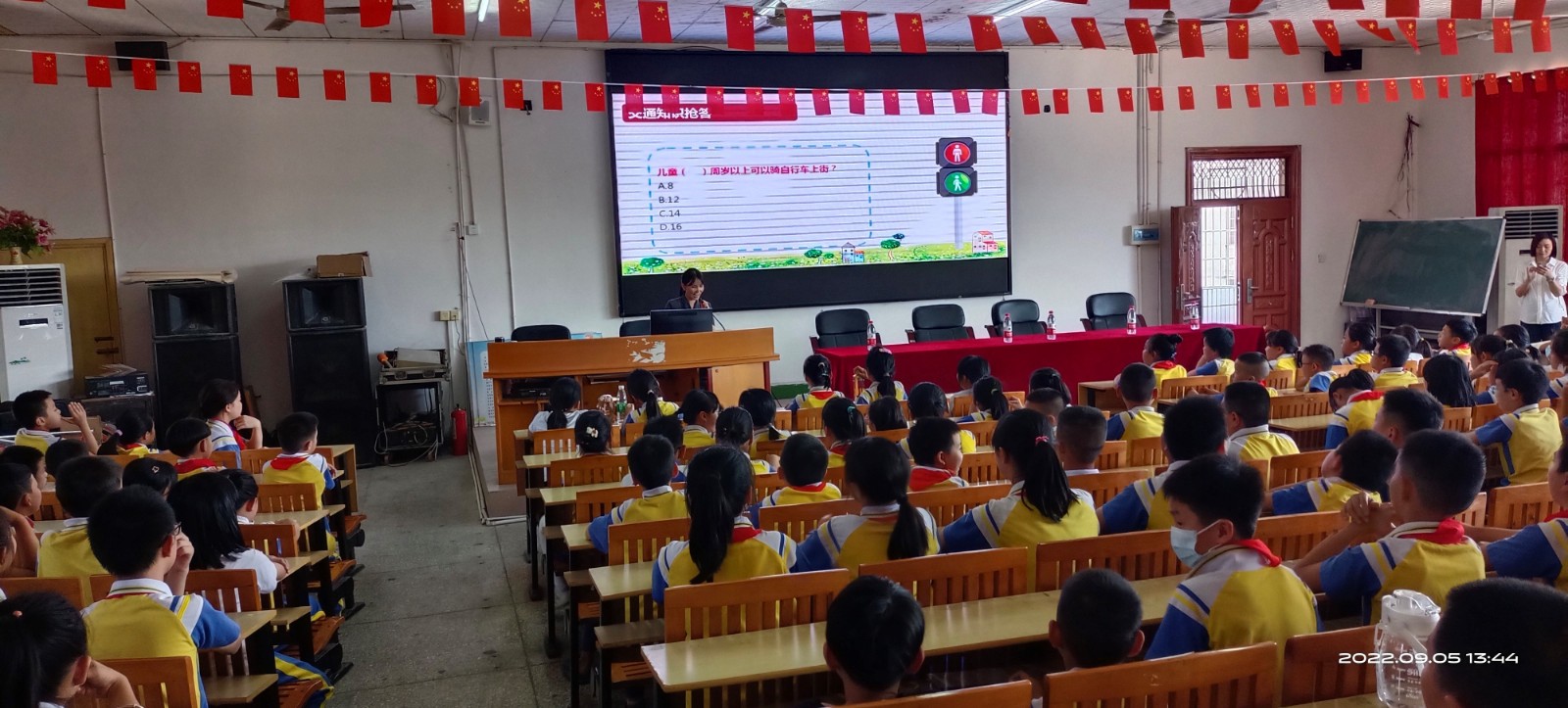 塘渡口鎮(zhèn)第一完全小學(xué)“法治護(hù)航，法育未來(lái)”法治講座進(jìn)校園