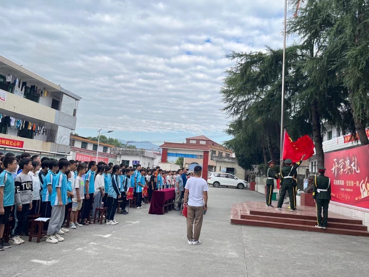 放飛夢(mèng)想，成就未來(lái) ——管竹中學(xué)舉行2022年秋季開學(xué)典禮