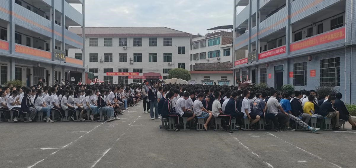 洞口縣高沙鎮(zhèn)中學(xué)開展開學(xué)“安全第一課”