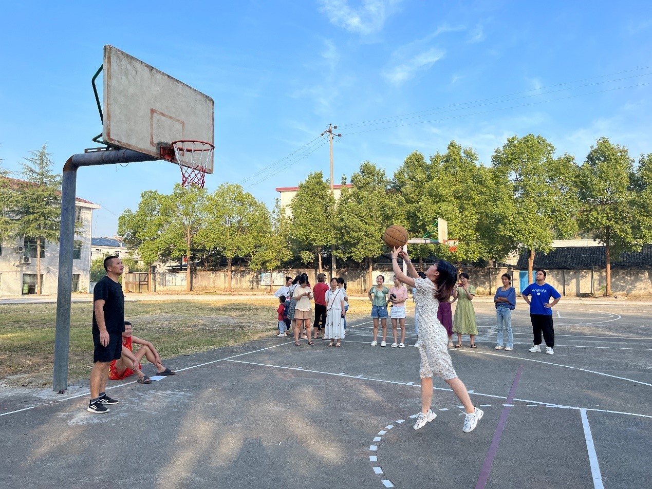 我運(yùn)動(dòng)，我快樂(lè)  ——洞口縣管竹中學(xué)舉行教職工定點(diǎn)投籃比賽