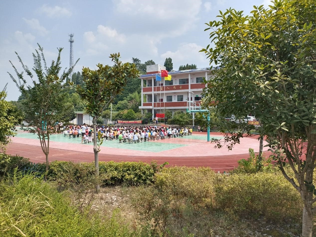 新寧縣萬(wàn)塘中心小學(xué)舉行2022年秋季開(kāi)學(xué)典禮