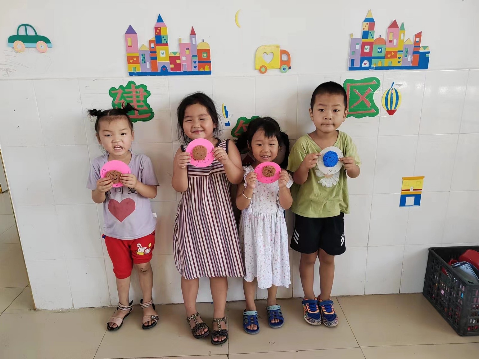 新寧縣清江橋鄉(xiāng)中心幼兒園開展《禮贊教師節(jié)，情滿中秋月》主題教育活動