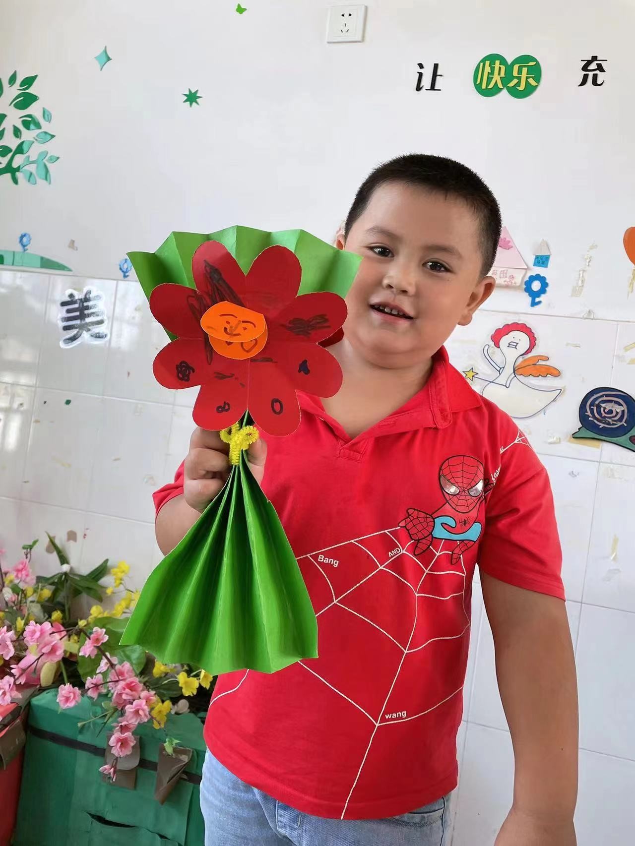 新寧縣清江橋鄉(xiāng)中心幼兒園開展《禮贊教師節(jié)，情滿中秋月》主題教育活動