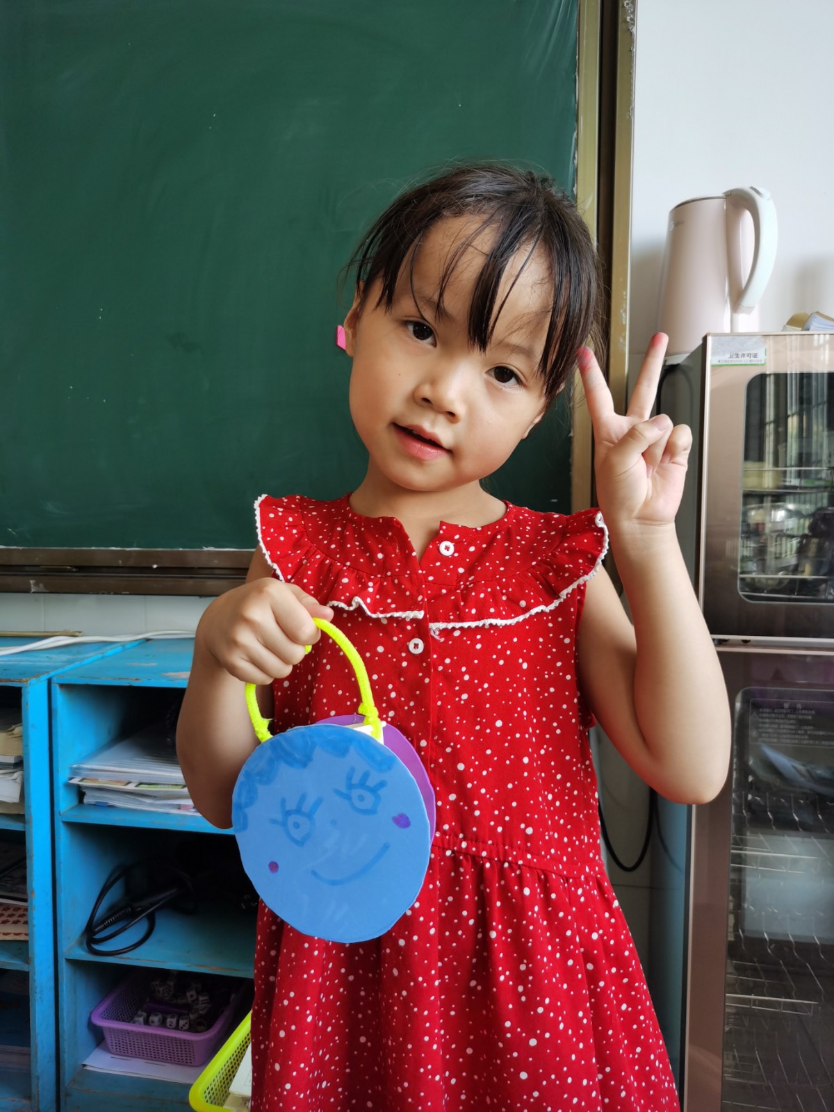 新寧縣清江橋鄉(xiāng)中心幼兒園開展《禮贊教師節(jié)，情滿中秋月》主題教育活動