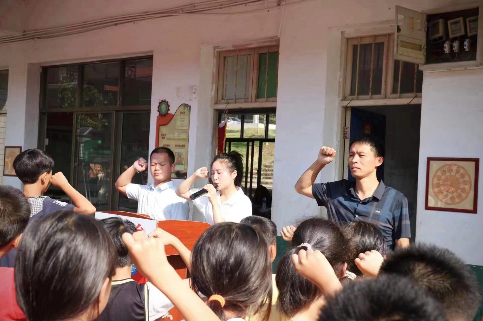 邵陽縣蔡橋鄉(xiāng)中學(xué)舉行2022年秋季開學(xué)典禮暨法治教育大會