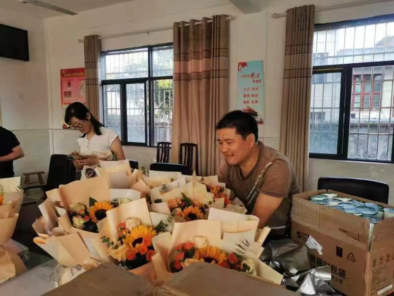 “情系教師節(jié) 慰問暖人心”——新寧縣白沙中心小學(xué)慶祝教師節(jié)活動