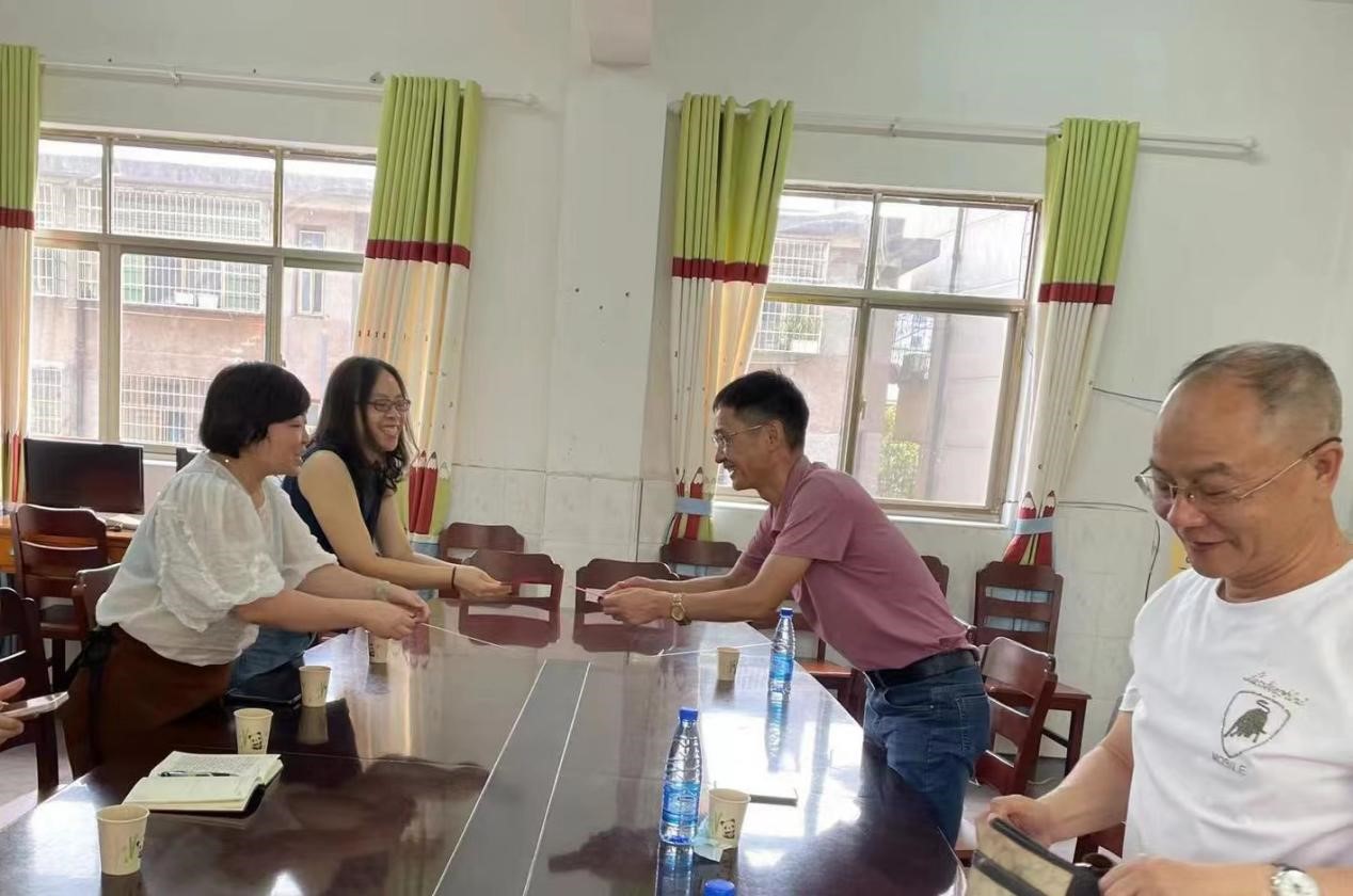 情系教師 慰問(wèn)暖心——新寧縣教育局到新寧縣幼兒園開(kāi)展教師節(jié)慰問(wèn)活動(dòng)