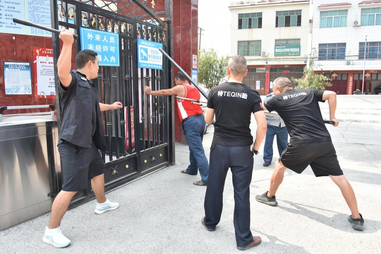 洞口縣花古中學(xué)開展反恐防暴應(yīng)急演練活動