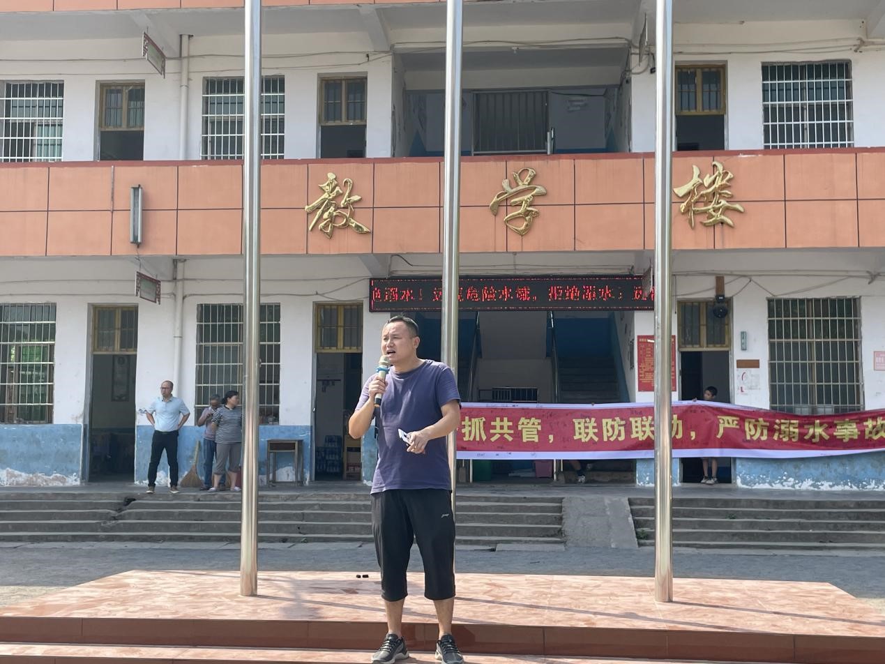 河伯鄉(xiāng)初級中學(xué)開展“珍愛生命 遠離溺水”集體宣誓簽名活動活動