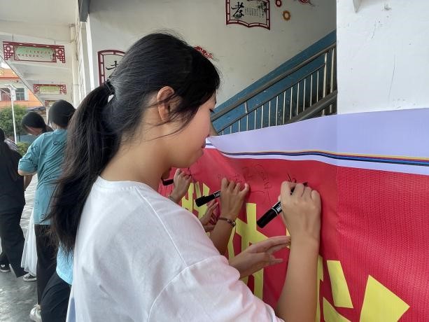 河伯鄉(xiāng)初級中學(xué)開展“珍愛生命 遠離溺水”集體宣誓簽名活動活動