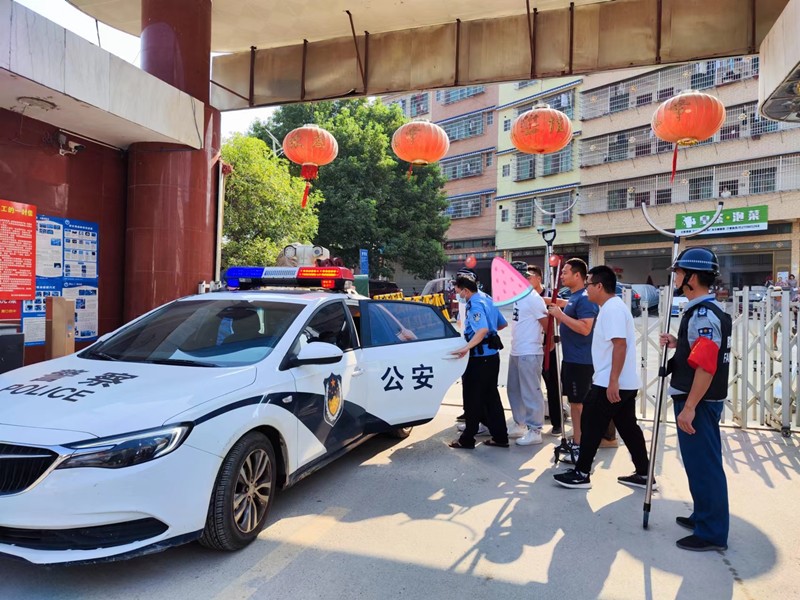 洞口四中開展反恐防暴應(yīng)急演練