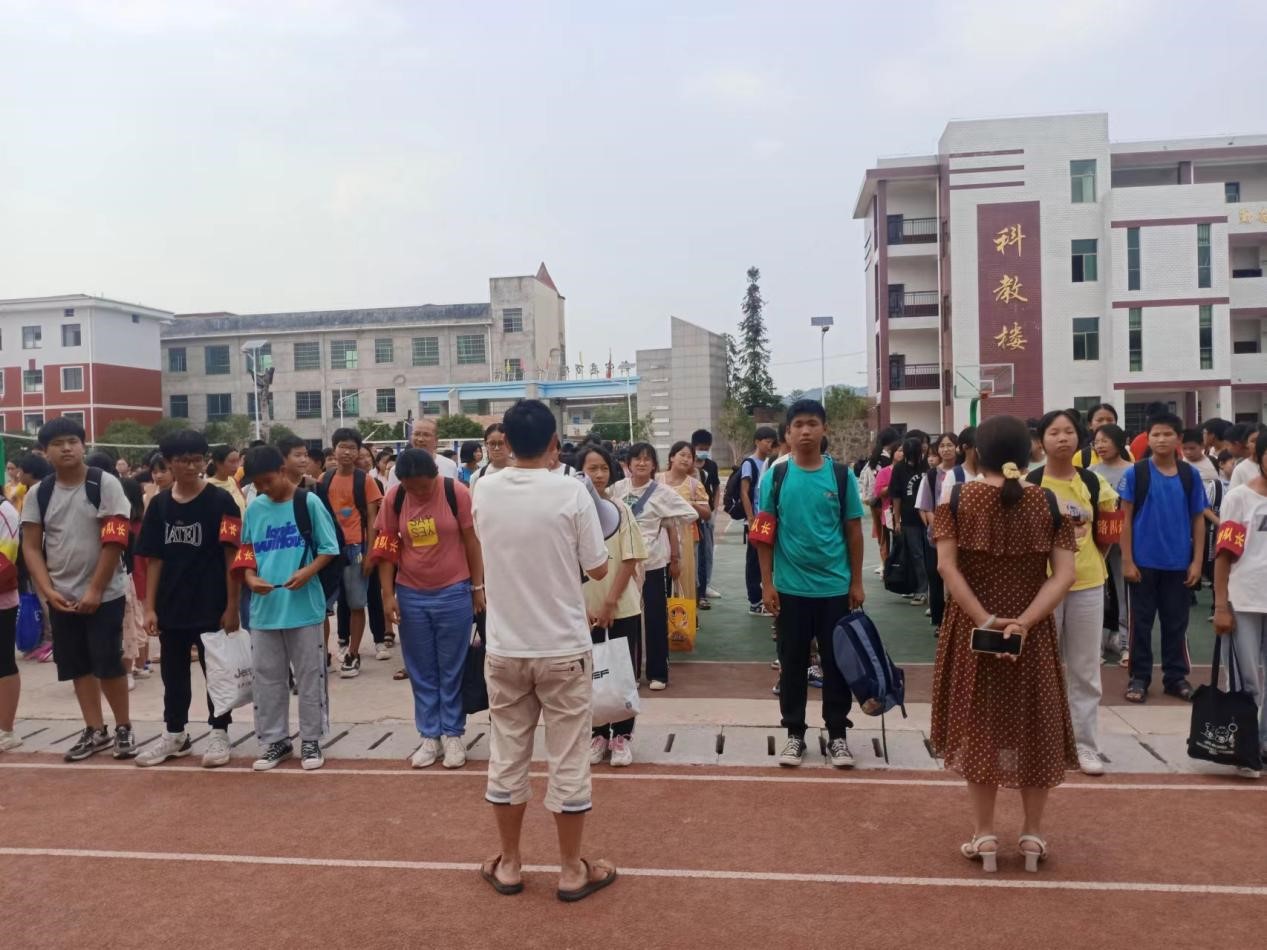 新寧縣萬塘鄉(xiāng)中心學(xué)校扎實(shí)推進(jìn)“路組長制”