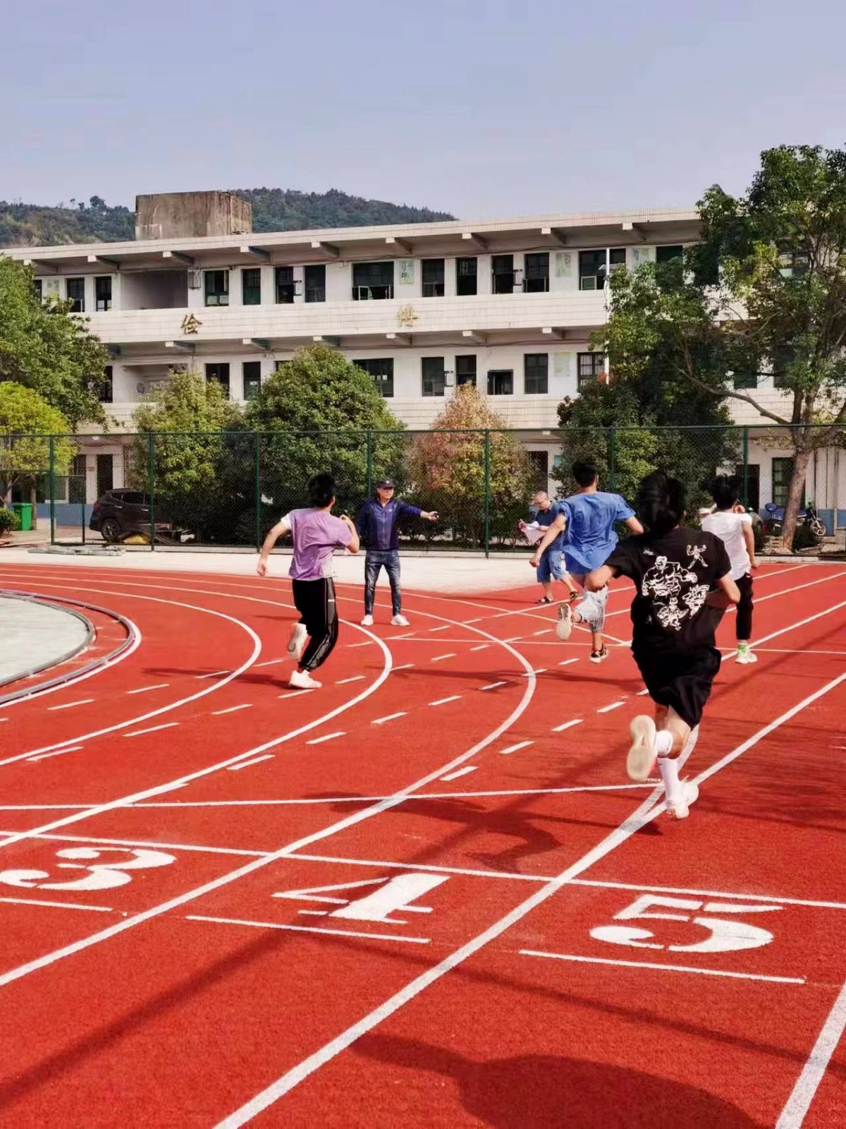 向著夢(mèng)想，一路奔跑  ——2022年谷洲鎮(zhèn)中心學(xué)校田徑運(yùn)動(dòng)選拔賽