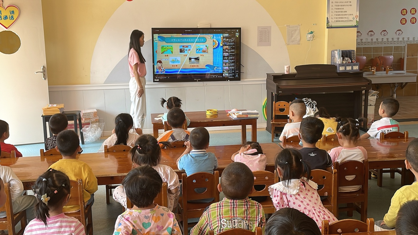 新寧縣紅蘋果幼兒園 開展  “防溺水安全教育”主題班會(huì)  ?