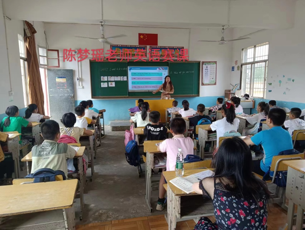 教學(xué)比武競(jìng)風(fēng)采 切磋教研促提升