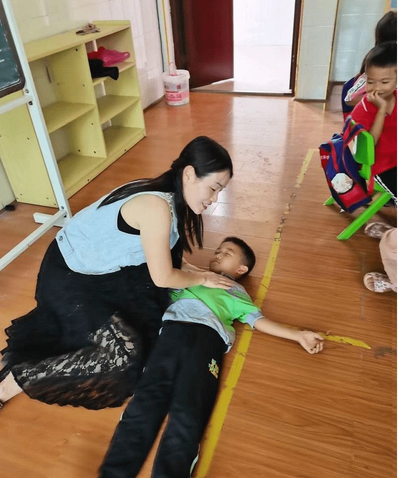 新寧縣高橋鎮(zhèn)中心幼兒園開展防溺水演練行動(dòng)