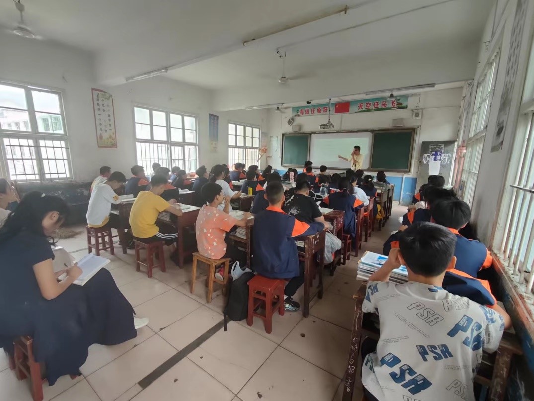 洞口縣山門鎮(zhèn)中學八年級數學組開展2022年秋季學期磨課活動