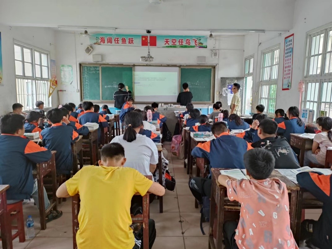 洞口縣山門鎮(zhèn)中學八年級數學組開展2022年秋季學期磨課活動