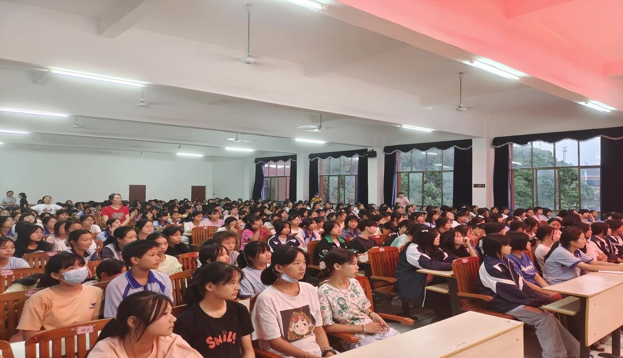 做美麗女孩 鑄輝煌人生  -----金稱市鎮(zhèn)中學(xué)2022年秋女生防性侵教