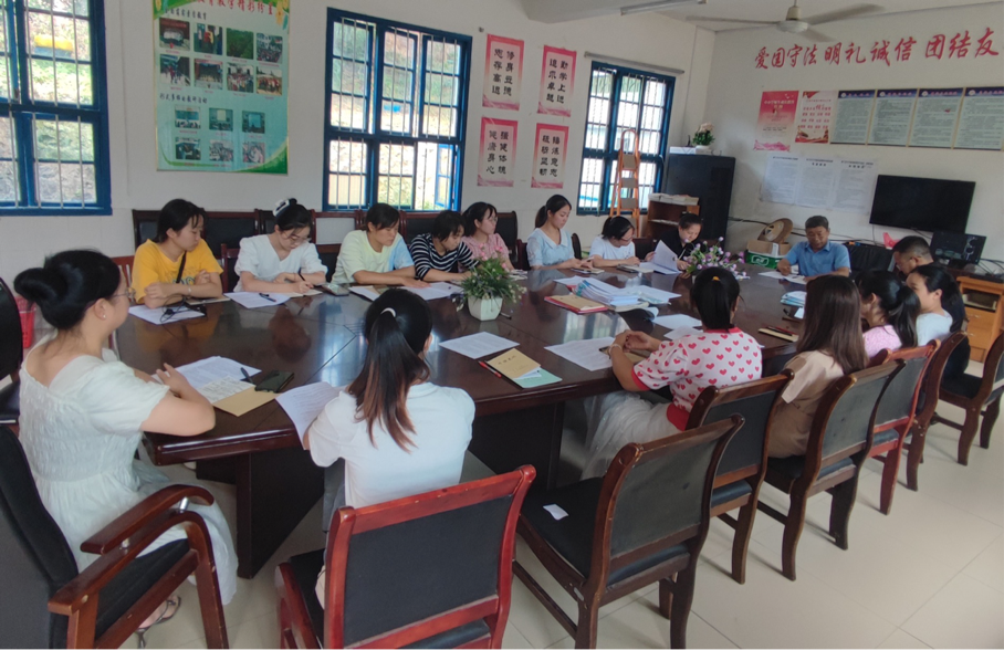 新寧縣清江橋鄉(xiāng)中心小學開展新課標研學活動