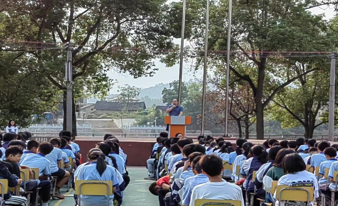 喜迎二十大  筑夢新征程 ------金稱市鎮(zhèn)中學(xué)舉行2022年秋季學(xué)期開學(xué)典禮暨表彰大會