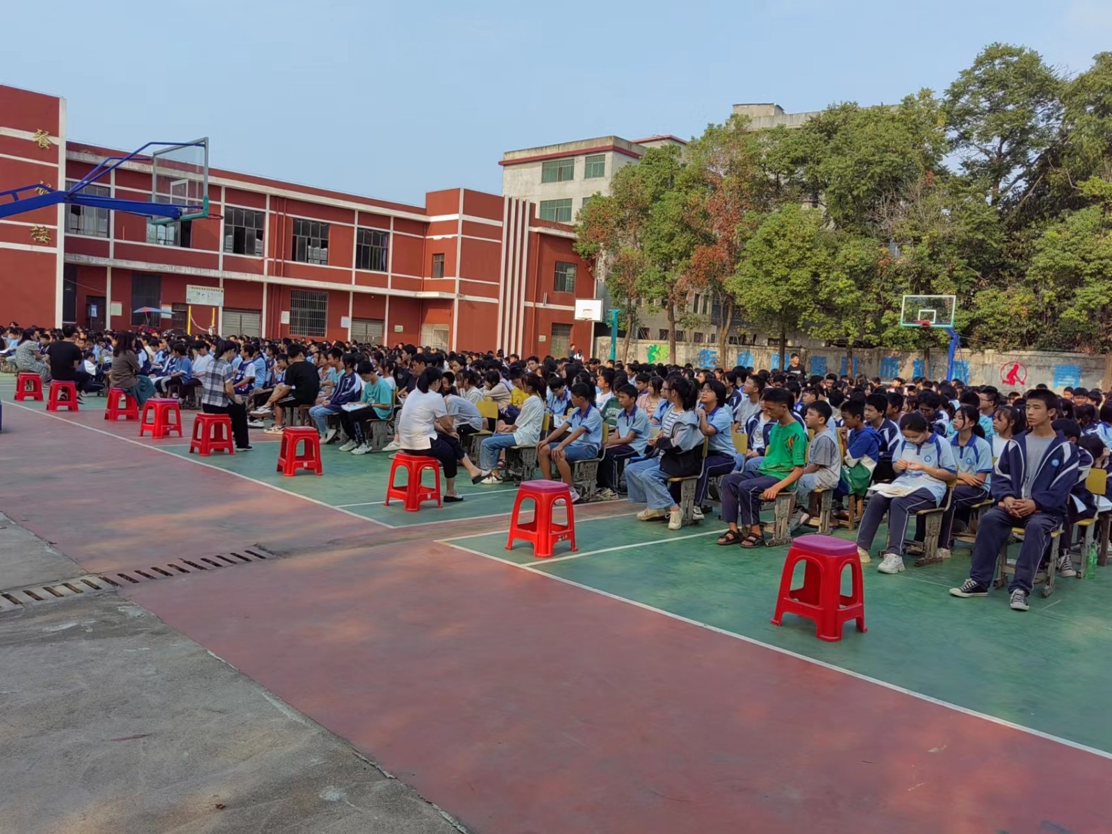 喜迎二十大  筑夢新征程 ------金稱市鎮(zhèn)中學(xué)舉行2022年秋季學(xué)期開學(xué)典禮暨表彰大會