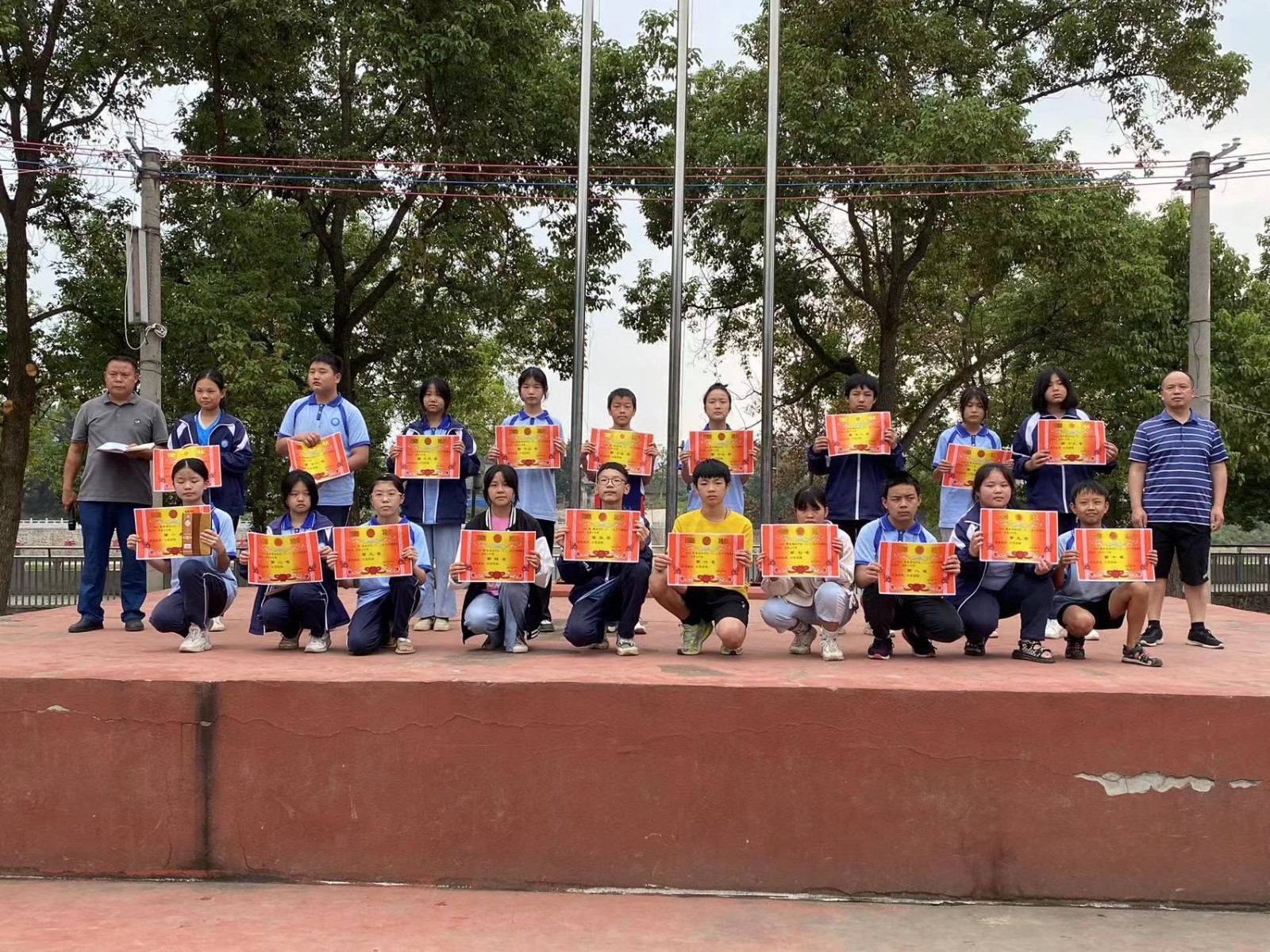 喜迎二十大  筑夢新征程 ------金稱市鎮(zhèn)中學(xué)舉行2022年秋季學(xué)期開學(xué)典禮暨表彰大會