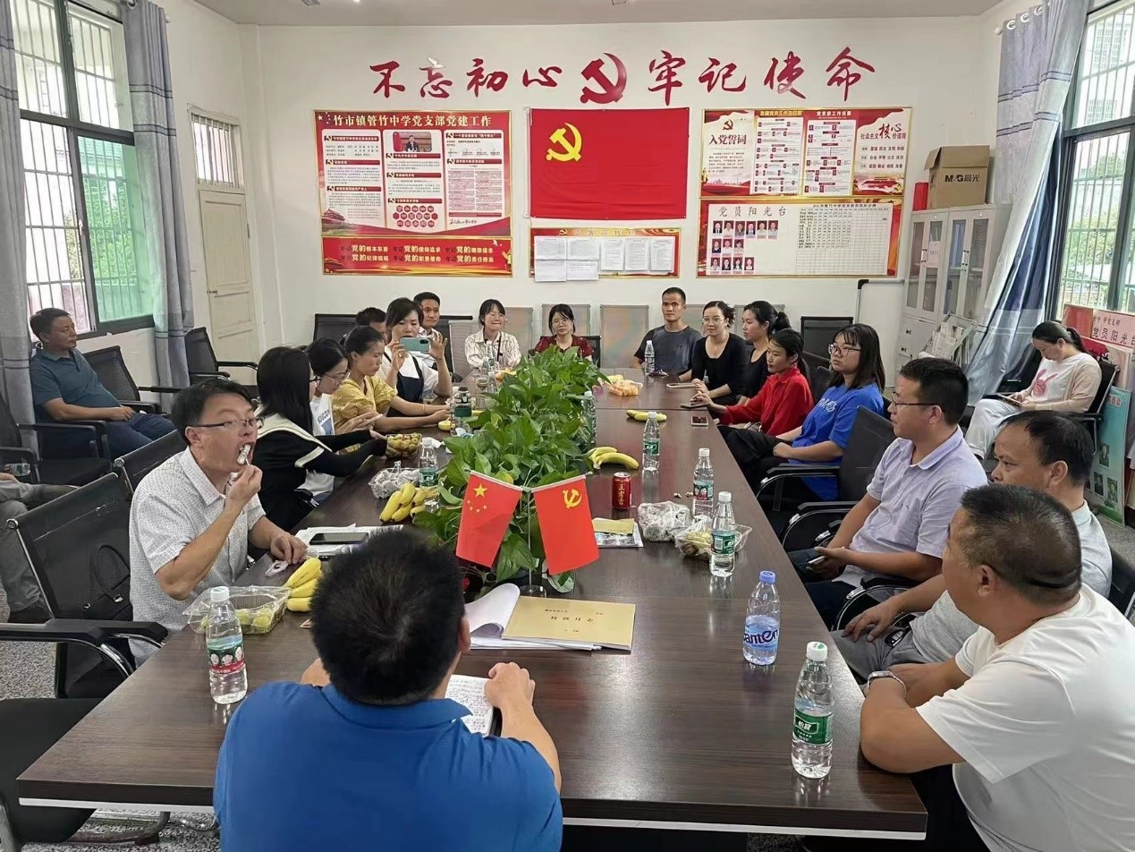 感恩遇見，不負(fù)韶華  ——洞口管竹中學(xué)舉辦歡送歡迎會(huì)