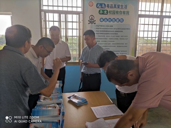 邵陽縣禁毒聯(lián)合督導檢查組深入塘渡口鎮(zhèn)玉田中學開展校園禁毒督查工作