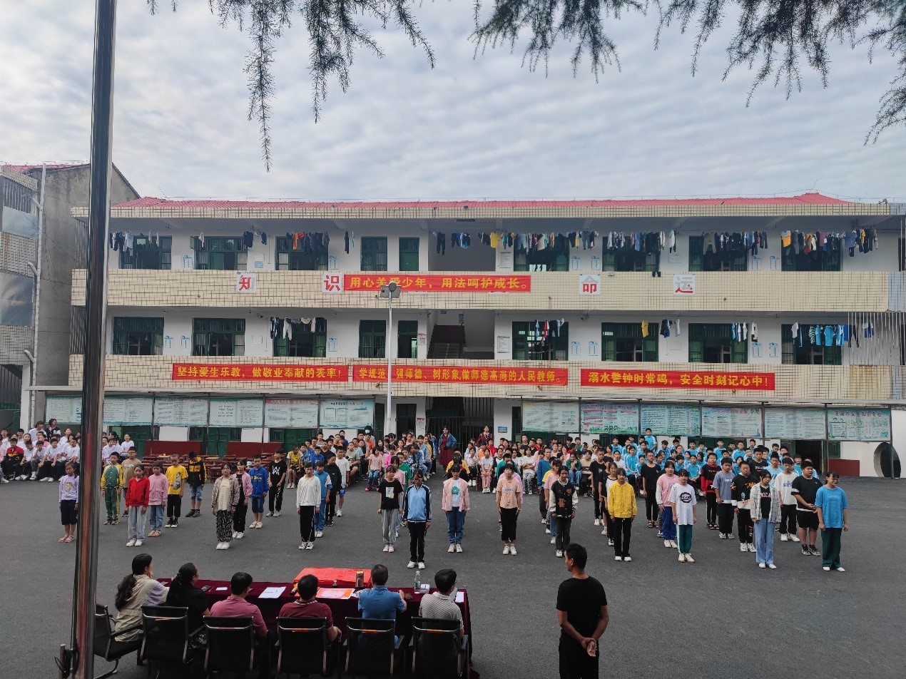 新起點(diǎn) 新征程 ------洞口管竹中學(xué)舉行新生入學(xué)教育成果展示活動(dòng)