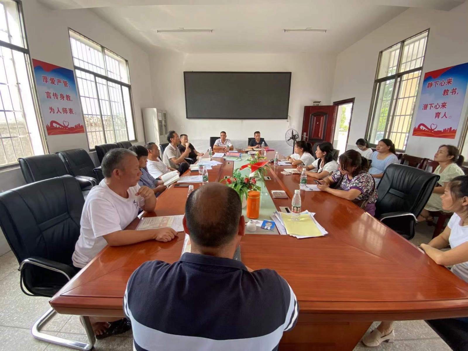 聚焦示范課堂       追求卓越教研  ——谷洲鎮(zhèn)中心學(xué)校開展骨干教師示范課及小學(xué)語文學(xué)科競賽活動(dòng)