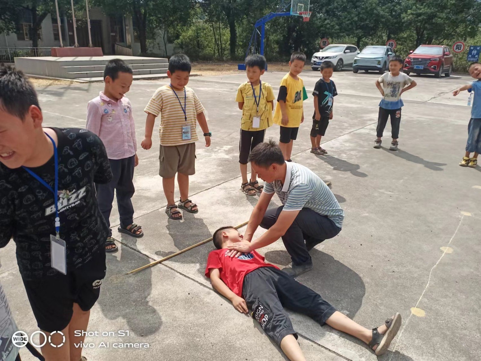 邵陽縣 下花橋鎮(zhèn)中心完全小學(xué)黨支部組織開展防溺水安全演練活動