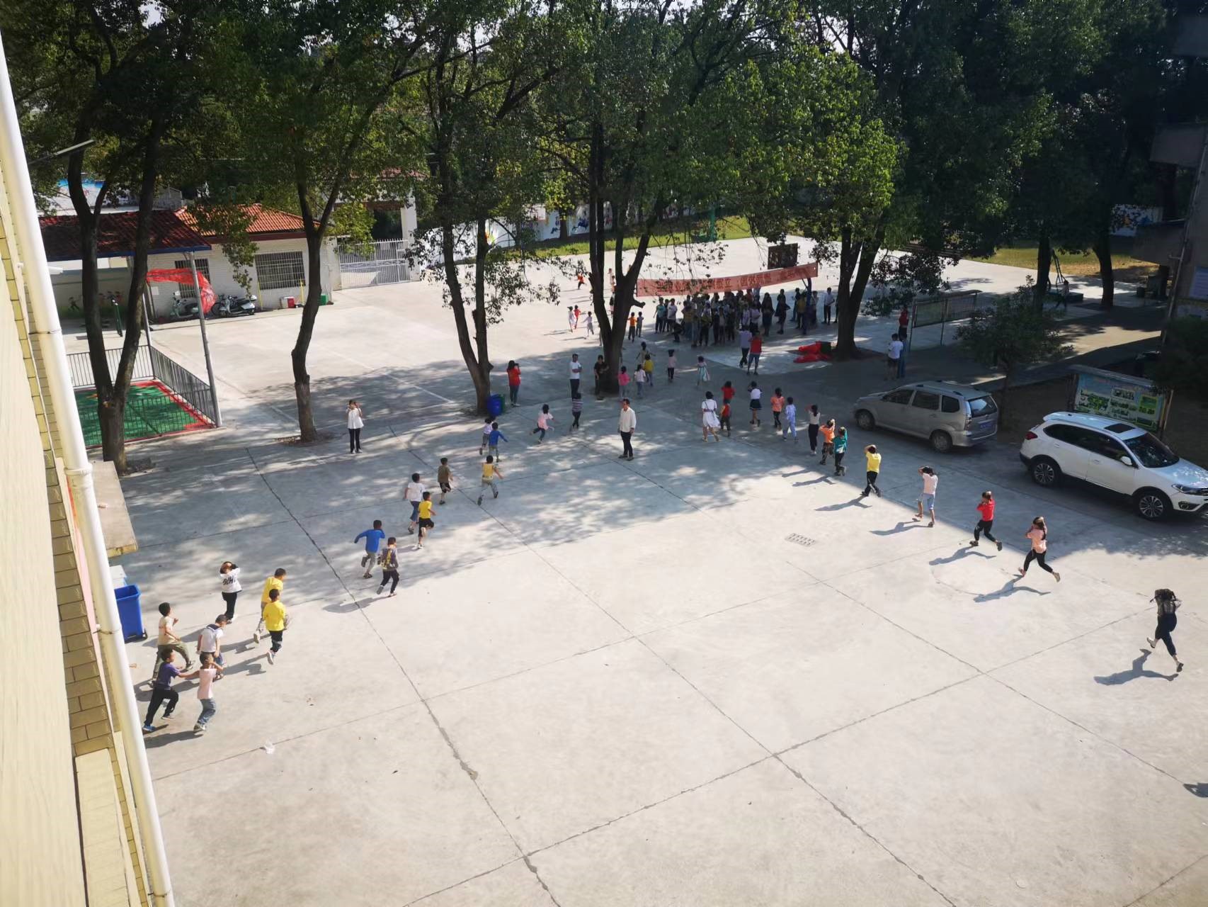 洞口縣茶場學(xué)校：消防安全疏散演練，增強(qiáng)自救互救能力