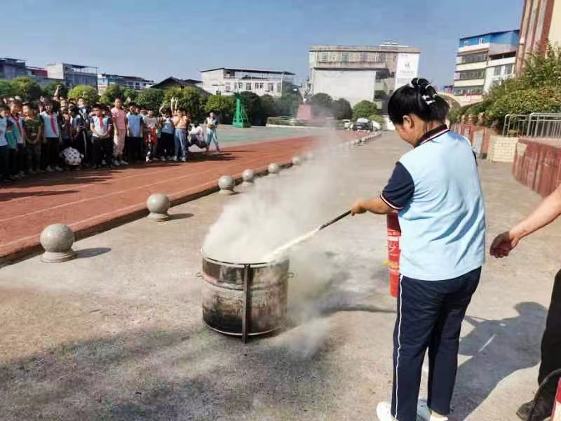 開(kāi)展消防演練，筑牢安全防線