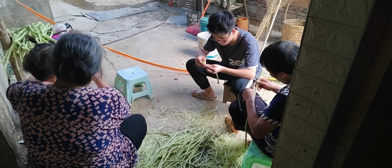 金稱市鎮(zhèn)中學(xué)感恩教育活動月圓滿落幕