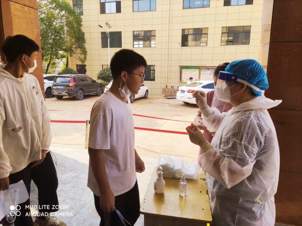 邵陽縣塘渡口鎮(zhèn)玉田中學(xué)開展第四次全員核酸檢測工作